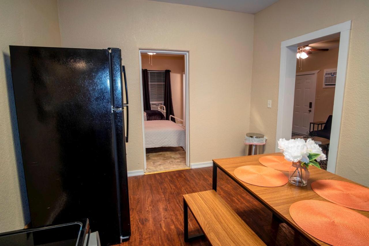 Cozy Downtown Guest House 2Br/1Ba Sleeps 8 سان أنطونيو المظهر الخارجي الصورة