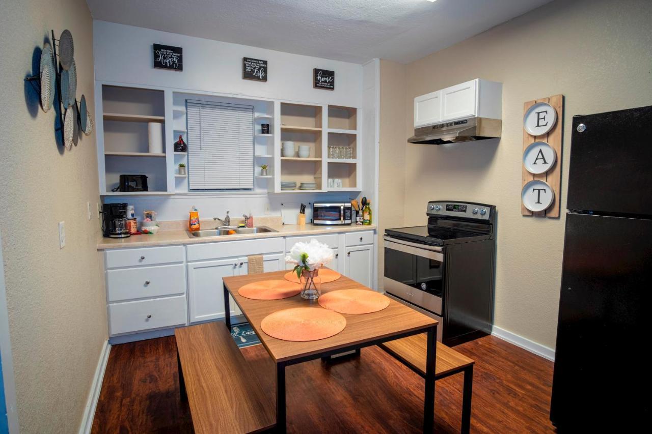Cozy Downtown Guest House 2Br/1Ba Sleeps 8 سان أنطونيو المظهر الخارجي الصورة